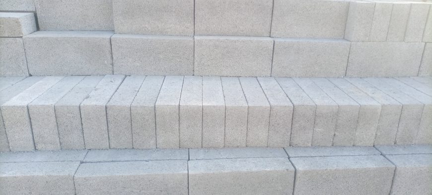 Paving bricks, concrete blocks,road kerbs, etc