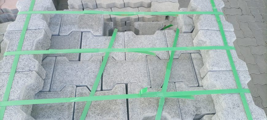 Paving bricks, concrete blocks,road kerbs, etc