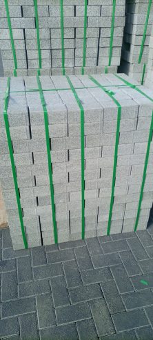 Paving bricks, concrete blocks,road kerbs, etc