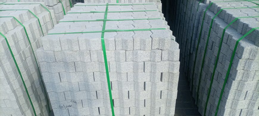 Paving bricks, concrete blocks,road kerbs, etc